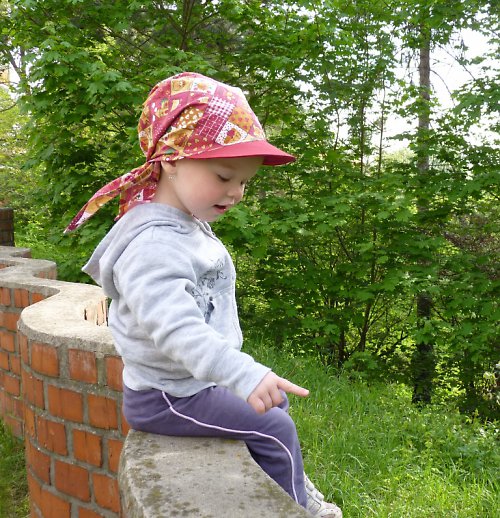 Šátek s kšiltem praktický III. — foto 3