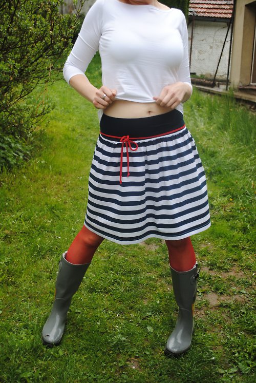 Námořnická sukénka, vel. S-M — foto 2