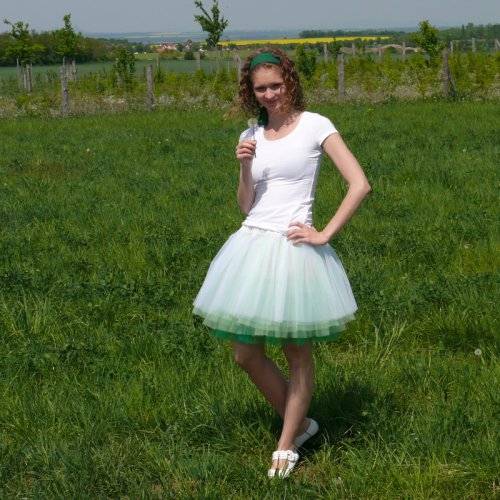 Bílo-zelená tylová sukně — foto 3