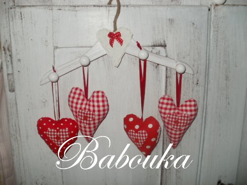 Srdíčka na patinovaném věšáčku — foto 3