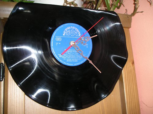 ¨Dalího¨ tekoucí vinylové hodiny — foto 2