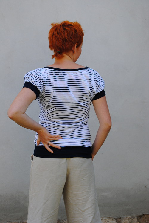 Jemně pruhaté ve velikosti M — foto 4