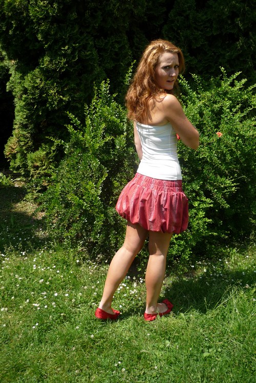 Červená balonová sukně — foto 3