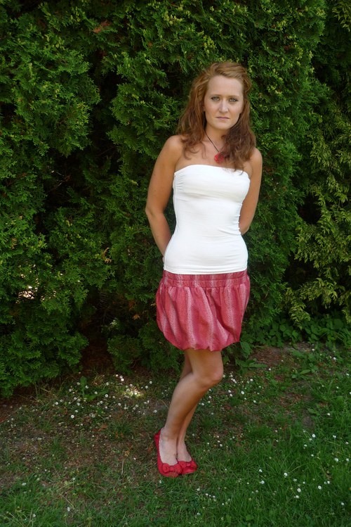 Červená balonová sukně — foto 4