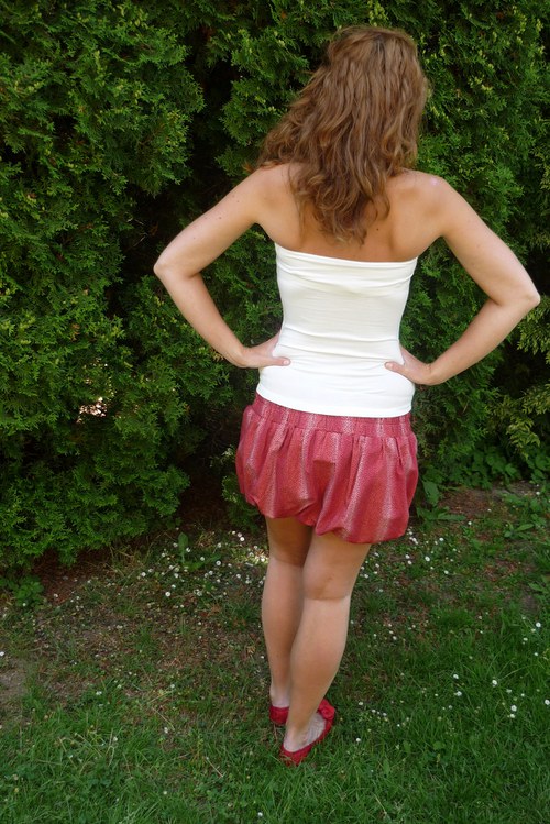 Červená balonová sukně — foto 5