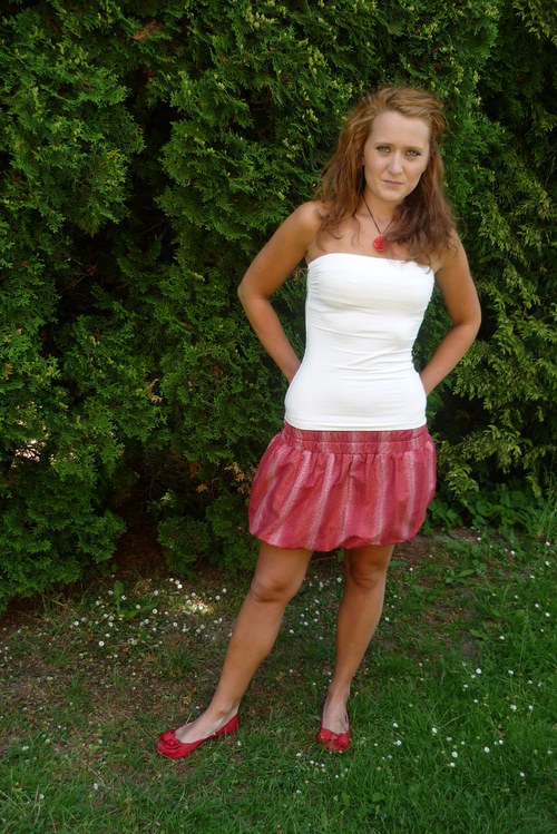 Červená balonová sukně — foto 6