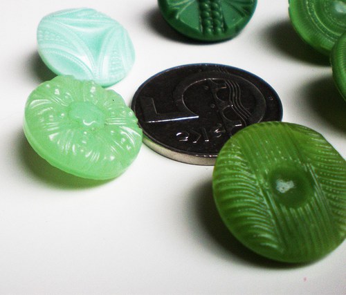6 zelinkavých retro knoflíčků — foto 3