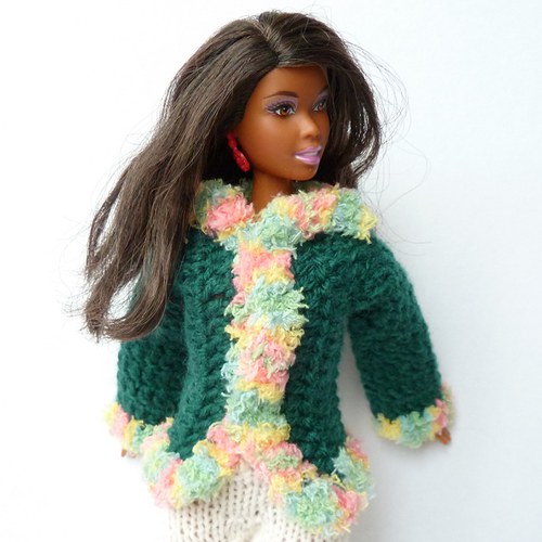 Tmavě zelený kabátek pro Barbie — foto 3