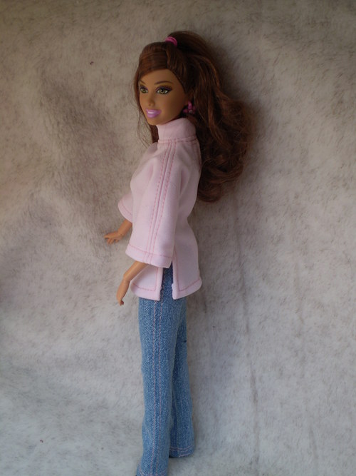 Džíny a dlouhé triko pro Barbie — foto 3