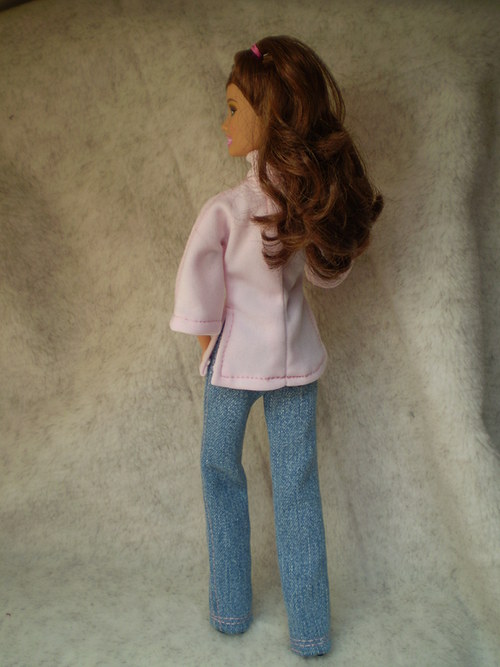 Džíny a dlouhé triko pro Barbie — foto 4