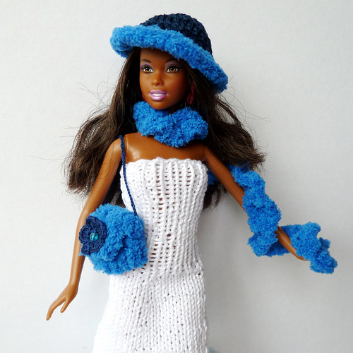 Klobouček, kabelka a boa pro Barbie — foto 2