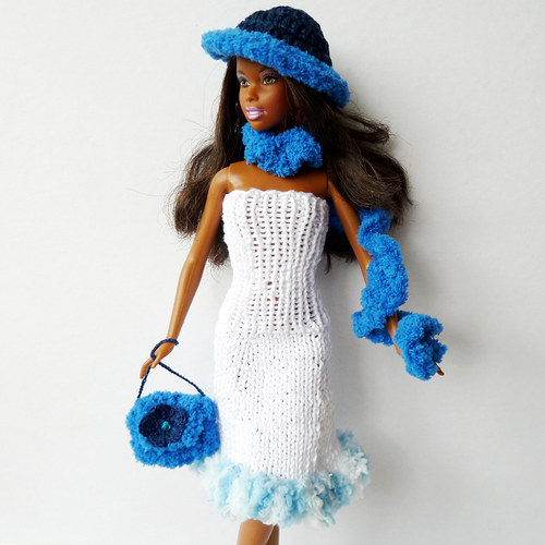 Klobouček, kabelka a boa pro Barbie — foto 3