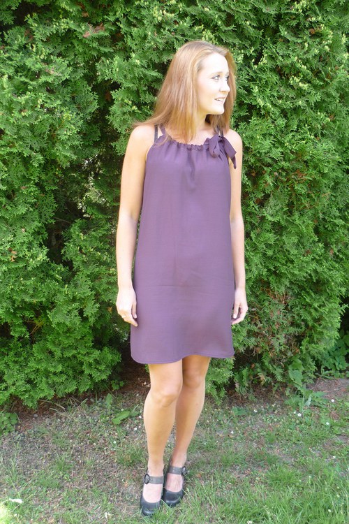 Fialové šaty s vázačkou — foto 6