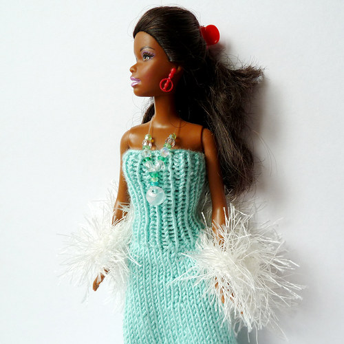 Zelenkavý náhrdelník pro Barbie — foto 2
