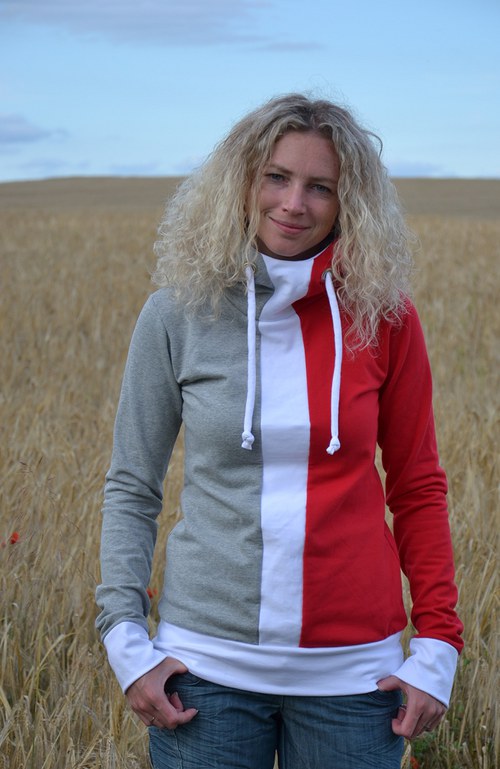 Tříbarevná mikina — foto 2
