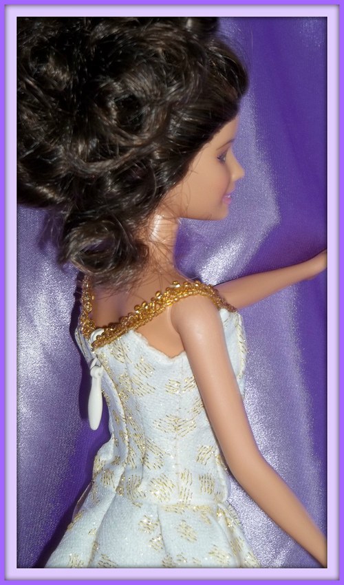 Zlaté šaty pro Barbie — foto 4