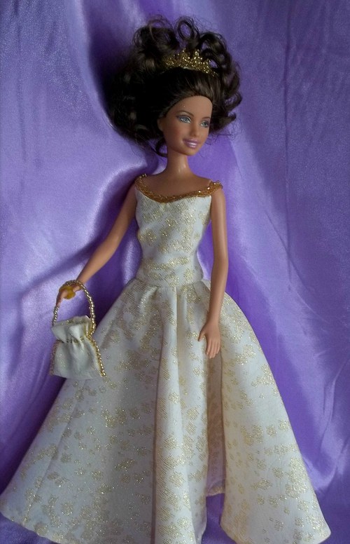 Zlaté šaty pro Barbie — foto 5