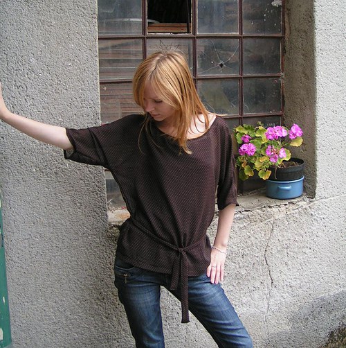 Hnědá halenka puntík — foto 3