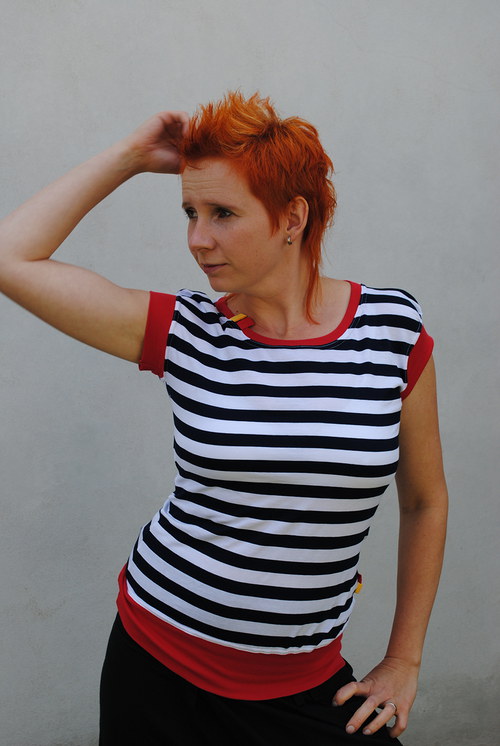 Červené pruhován pro Camillaia — foto 5