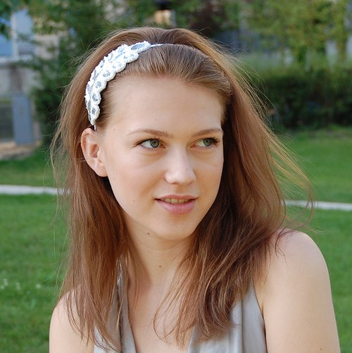 Vášnivě bílá ... čelenka — foto 2