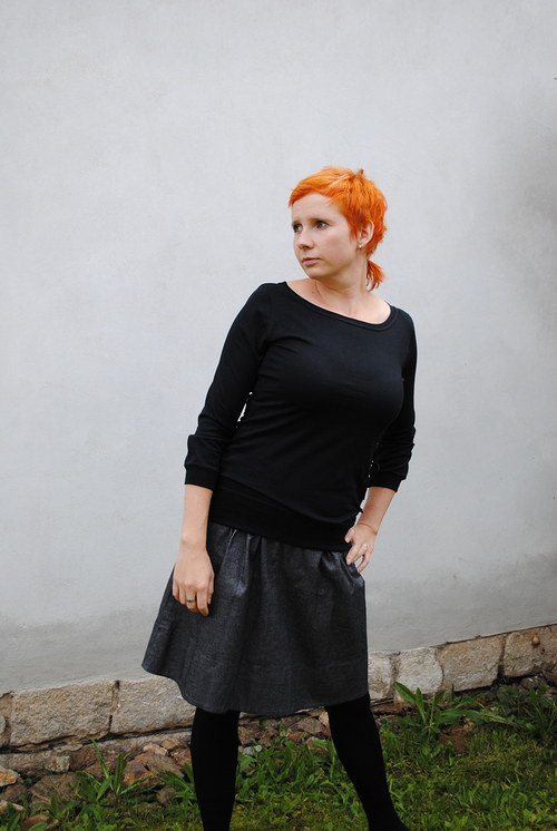 Černé triko s aplikací ve vel. S — foto 6
