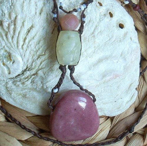 Náhrdelník s rodochrozitem a jadeitem — foto 5