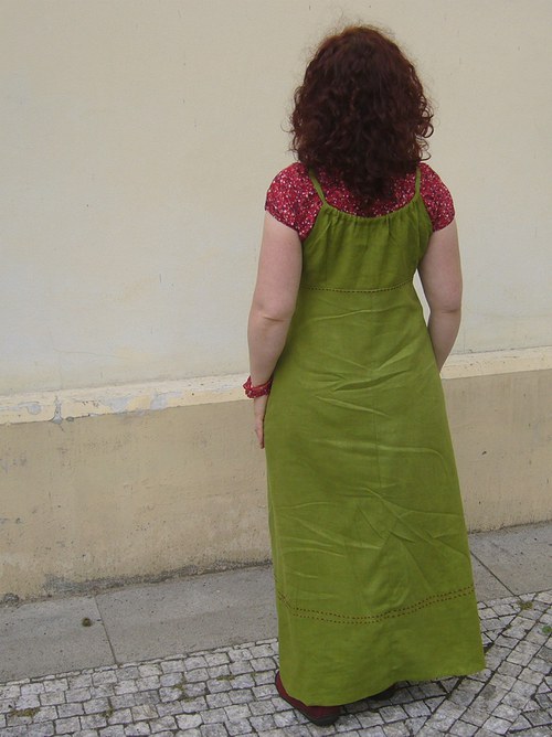 SLEVA 50% :VARIABILNĚ lněné vyšívané šaty Verde — foto 4