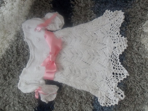 Bílé dětské něžné šatičky — foto 2