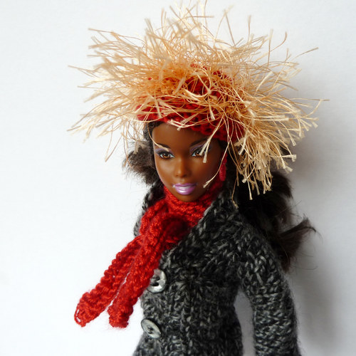 Extravagantní klobouk a šála pro Barbie — foto 5