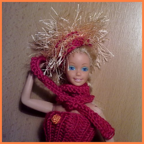 Extravagantní klobouk a šála pro Barbie — foto 6