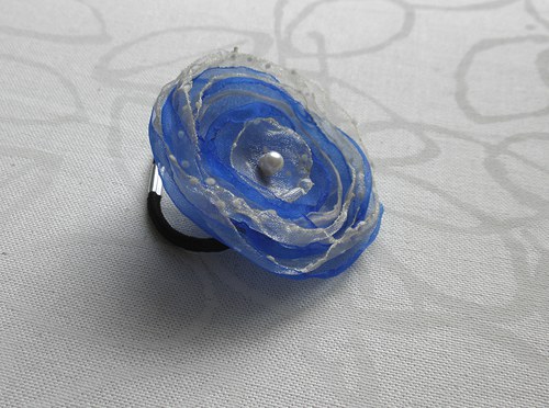 Modro-béžová gumička do vlasů — foto 2