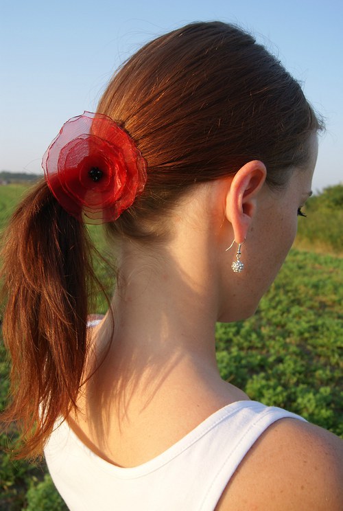 Gumička do vlasů vlčí mák — foto 2