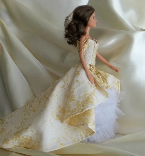 Zlaté šaty pro Barbie — foto 3