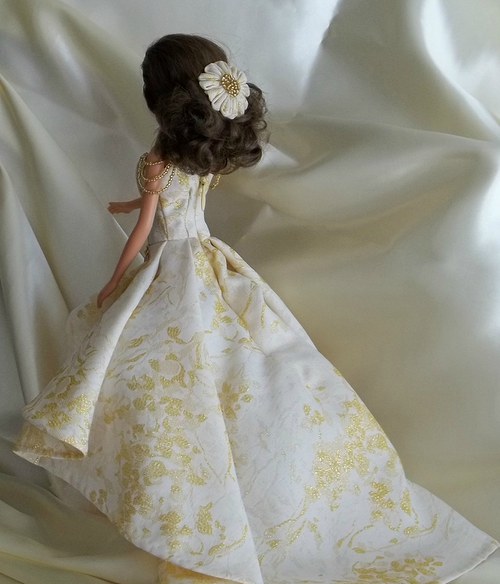 Zlaté šaty pro Barbie — foto 5