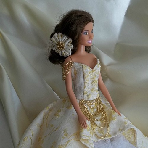 Zlaté šaty pro Barbie — foto 6