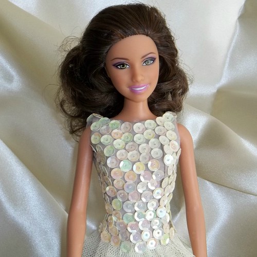 Světle žluté šaty pro Barbie — foto 2