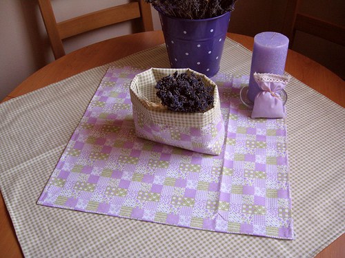 Fialový patchwork na zelené kostičce... — foto 3