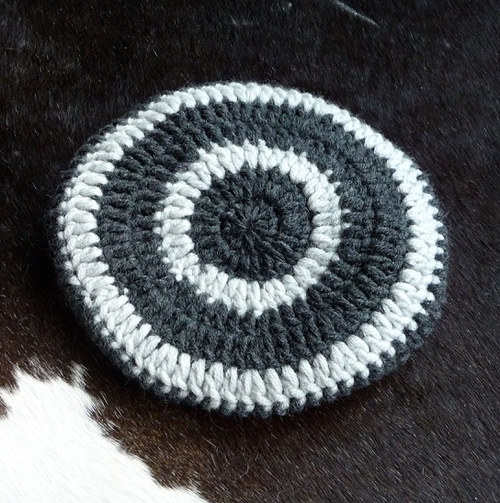 Šedý pruhovaný baret — foto 2