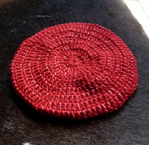 Tmavě cihlový baret — foto 2