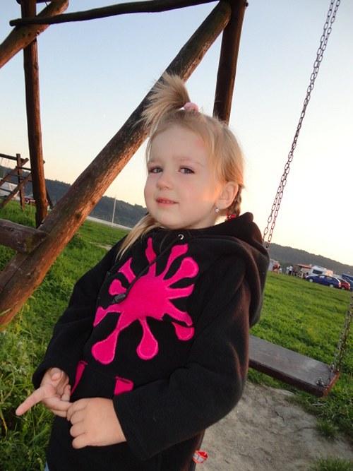 Mikinka s flekem — foto 3