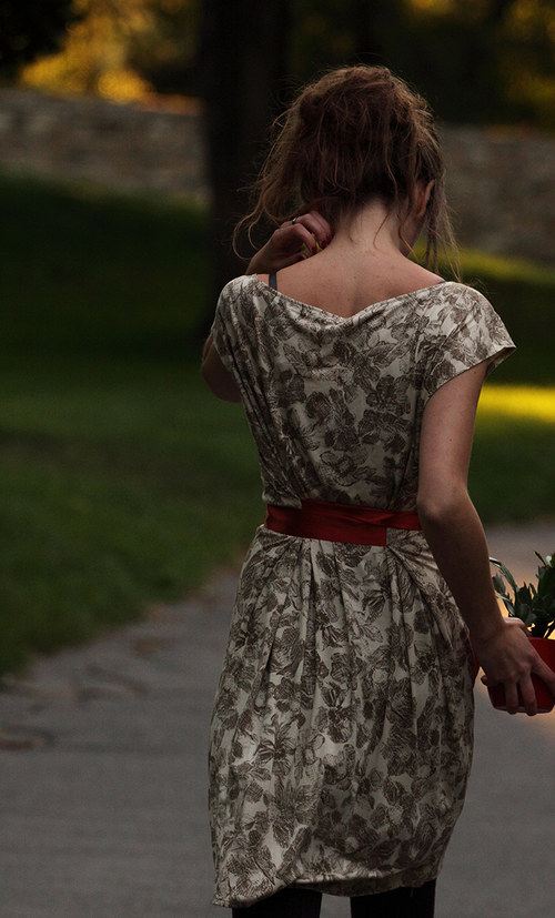 Lístkové šaty — foto 3