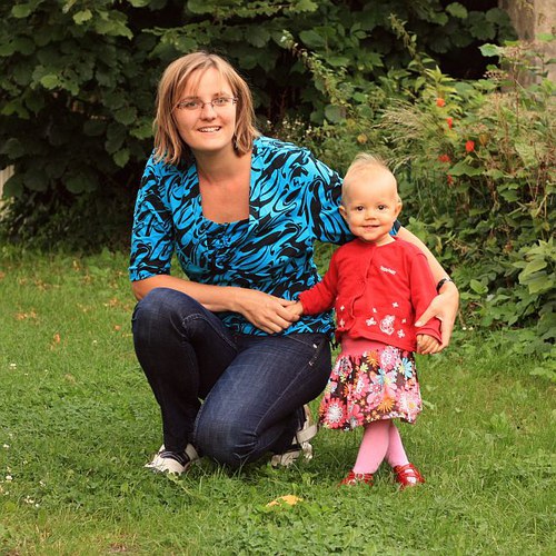 Sukýnka s pestrými květy — foto 2