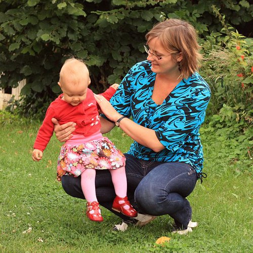 Sukýnka s pestrými květy — foto 3