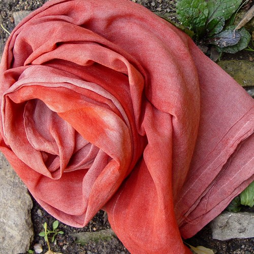 Ručně barvený šál VE VÍRU — foto 2