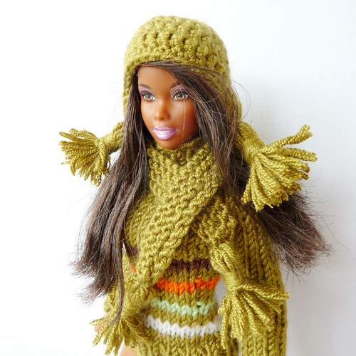 OLIVE ušanka a šála s balbulkami pro Barbie — foto 4