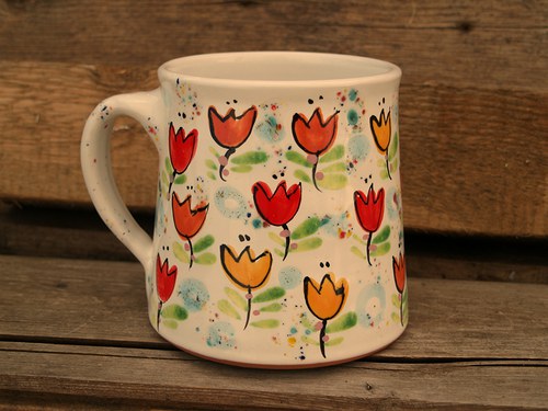 Litrový hrnek s tulipánkama — foto 2
