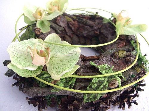 Věnec se zelenými orchidejemi 25 cm — foto 2