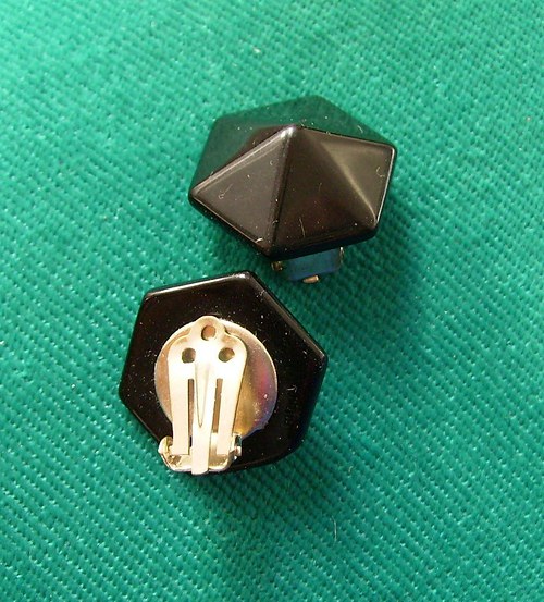 Černé klipsové náušnice — foto 2
