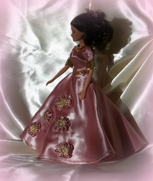 Růžové šaty pro Barbie — foto 2
