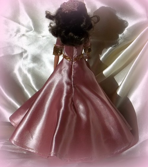 Růžové šaty pro Barbie — foto 4